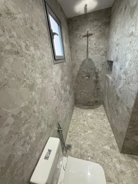 Tirane, jepet me qera apartament 1+1 Kati 3, 65 m² 400 € (Farkë)