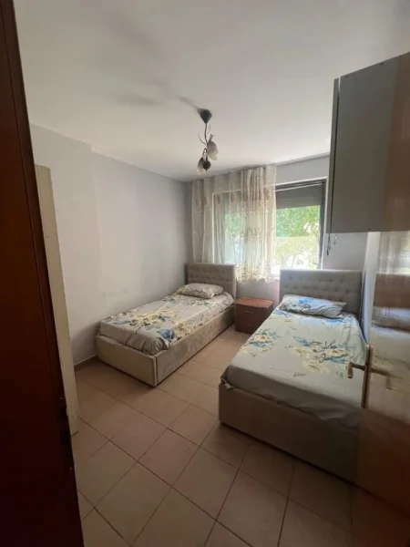 Tirane, jepet me qera apartament 2+1 Kati 4, 75 m² 550 € (Medreseja)