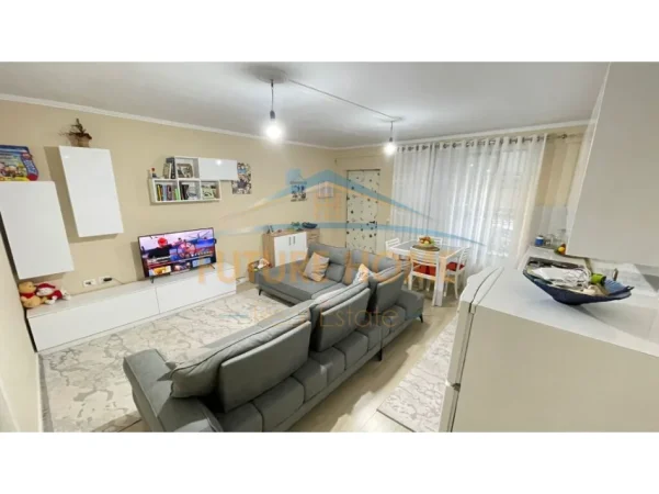Tirane, jepet me qera apartament 1+1 Kati 1, 60 m² 420 €