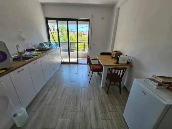 Durres, jepet me qera nga Pronari, pa-komision ambjent biznesi Kati 1, 80 m² 380 €
