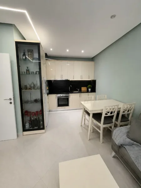 Tirane, jepet me qera apartament 1+1+Aneks+Ballkon Kati 3, 60 m² 550 € (xhamlliku)