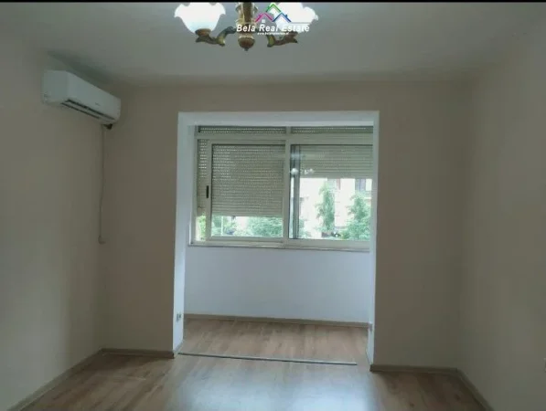 Tirane, jepet me qera zyre Kati 2, 50 m² 550 € (Rruga Muhamet Gjollesha)