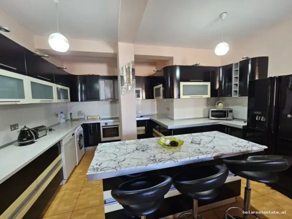 Tirane, jepet me qera apartament 2+1 Kati 7, 110 m² 640 € (rruga Gjon Buzuku)