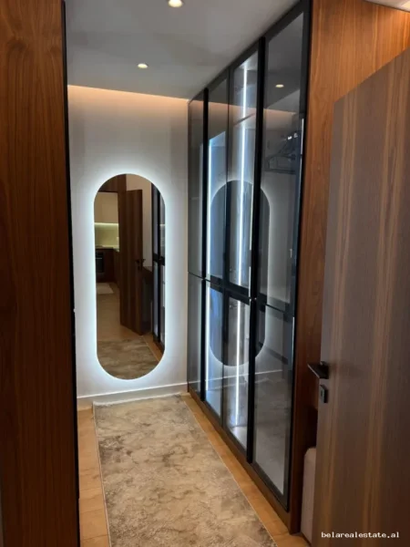 Tirane, jepet me qera apartament 1+1 Kati 3, 70 m² 690 € (rruga Stefan Shundi)