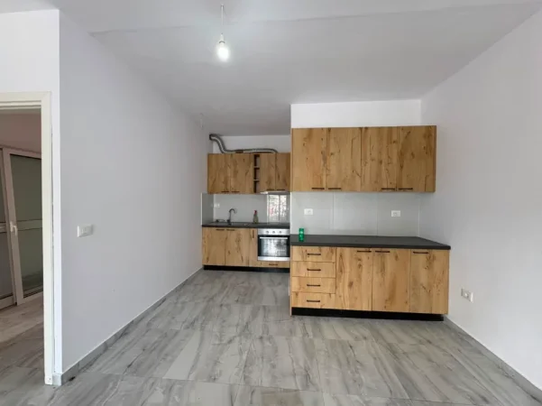 Tirane, jepet me qera apartament 2+1 Kati 8, 75 m² 400 € (Misto Mame)