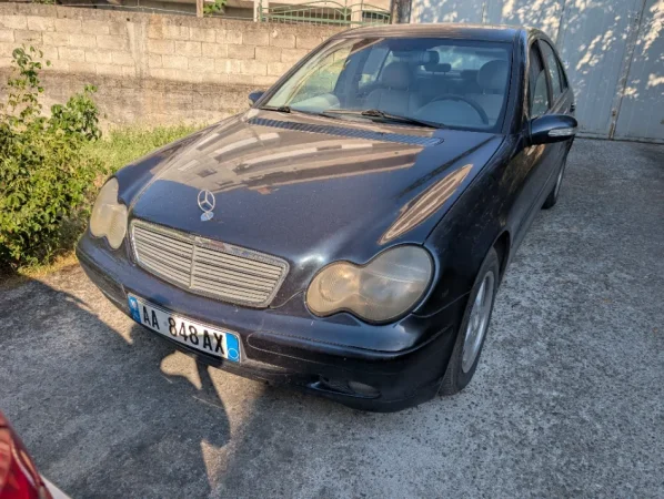 Tirane, shes SUV Mercedes benz. W203 Nafte, blu e errët manuale Kondicioner 260.003 km 1.900 €