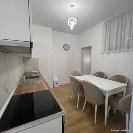 Tirane, jepet me qera apartament 1+1 Kati 5, 85 m² 690 € (Rruga e Kavajes)