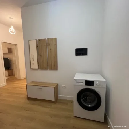 Tirane, jepet me qera apartament 1+1 Kati 5, 85 m² 690 € (Rruga e Kavajes)