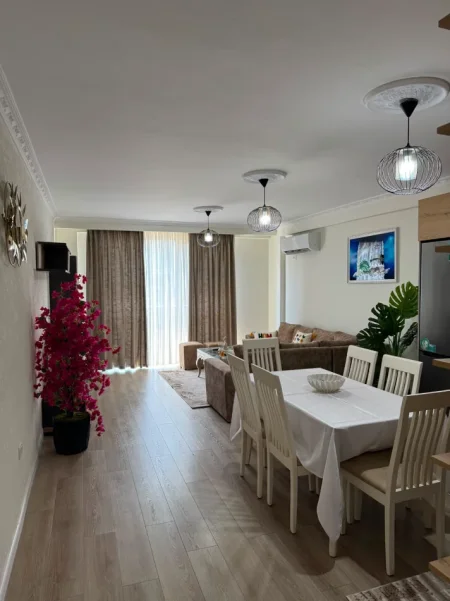 Tirane, jepet me qera apartament 2+1+Aneks+Ballkon Kati 5, 88 m² 430 € (fresku)