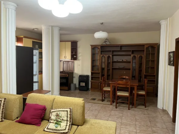 Tirane, jepet me qera apartament 1+1+Aneks+Ballkon Kati 5, 69 m² 600 € (Rruga Sulejman Delvina)