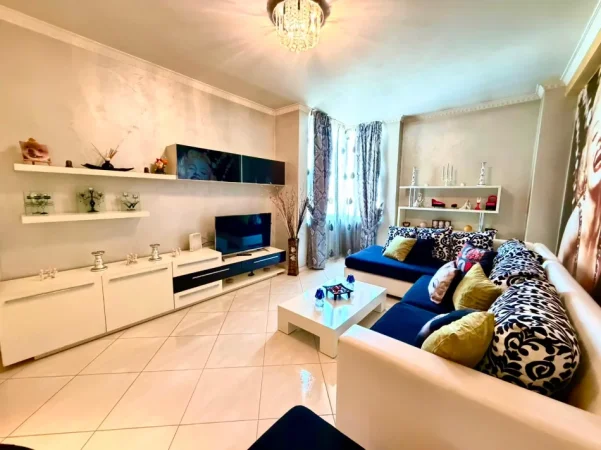 Tirane, jepet me qera apartament 1+1 Kati 4, 65 m² 550 € 
