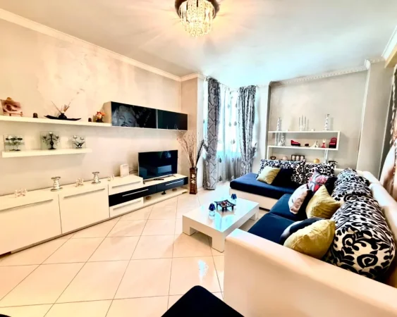 Tirane, jepet me qera apartament 1+1 Kati 4, 65 m² 550 € 