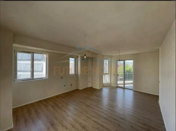 SHITET APARTAMENT 3+1 KOMUNA E PARISIT