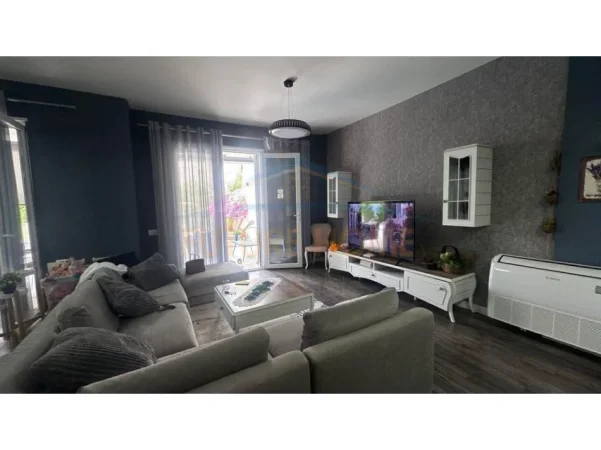 VILE ME PISHINE NE SHITJE, LURA3, GJIRI LALEZIT
