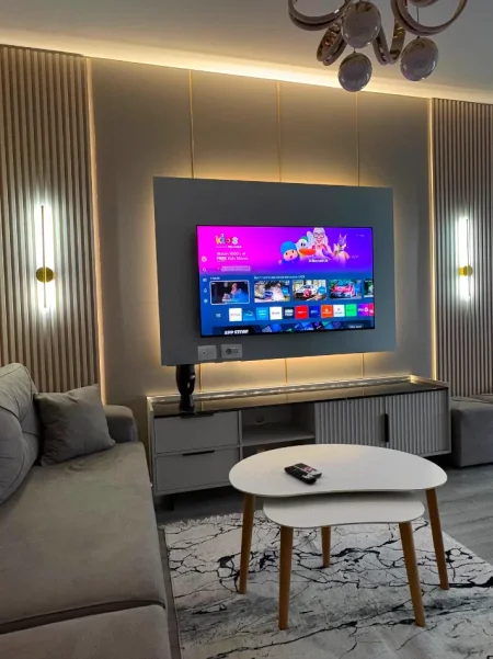 Tirane, jepet me qera apartament 2+1+Ballkon Kati 4, 700 € (Golden park)