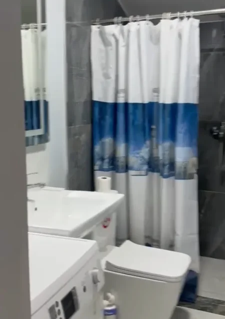 Tirane, jepet me qera apartament 1+1+Ballkon Kati 3, 60 m² 370 € (5 maj)