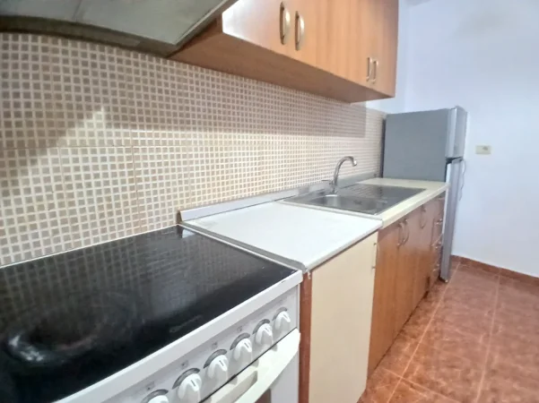 Tirane, jepet me qera apartament 1+1 Kati 1, 40 m² 300 € (Don bosko)