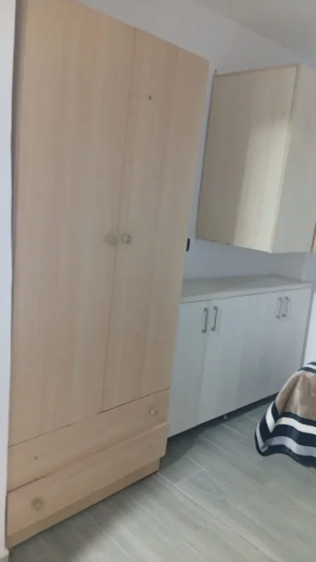 Tirane, jepet me qera apartament 1+1 Kati 1, 70 m² 300 € (Ali Demi)