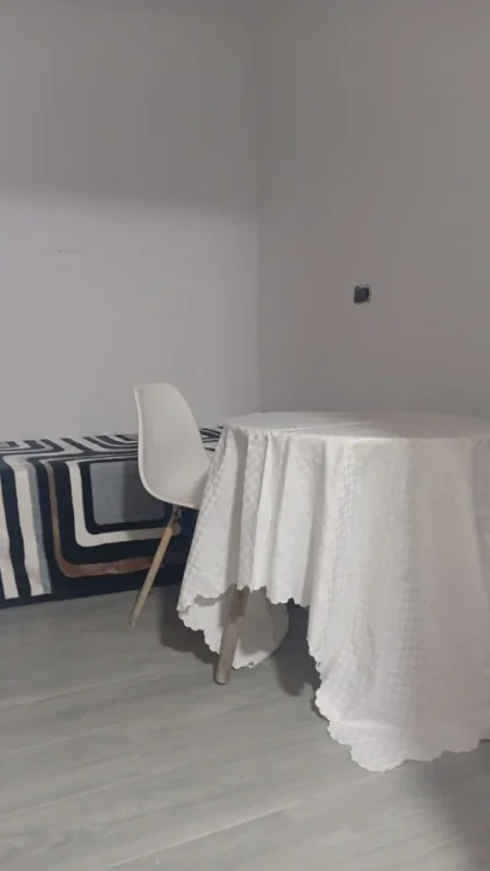 Tirane, jepet me qera apartament 1+1 Kati 1, 70 m² 300 € (Ali Demi)