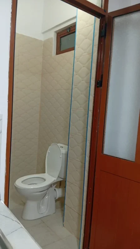 Tirane, jepet me qera apartament 1+1 Kati 1, 70 m² 300 € (Ali Demi)