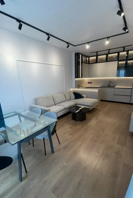 Tirane, jepet me qera apartament 1+1 Kati 4, 70 m² 800 € (Porcelani)