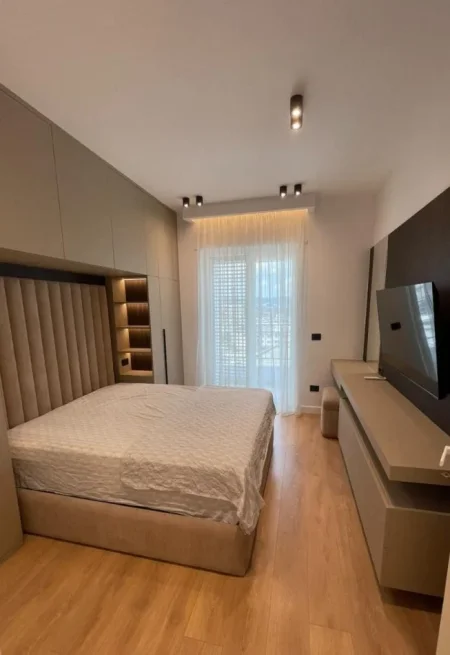 Tirane, jepet me qera apartament 1+1 Kati 4, 70 m² 800 € (Porcelani)