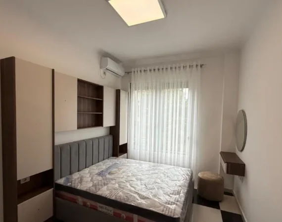 Tirane, jepet me qera apartament 1+1 Kati 2, 70 m² 600 € (Xhamlliku)