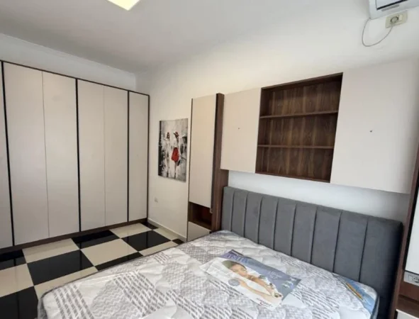 Tirane, jepet me qera apartament 1+1 Kati 2, 70 m² 600 € (Xhamlliku)