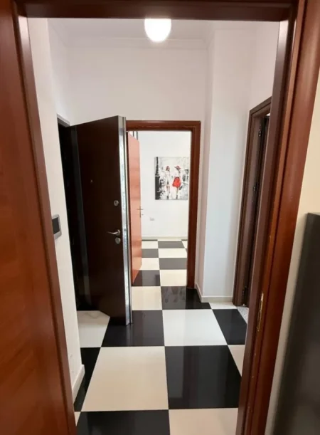 Tirane, jepet me qera apartament 1+1 Kati 2, 70 m² 600 € (Xhamlliku)