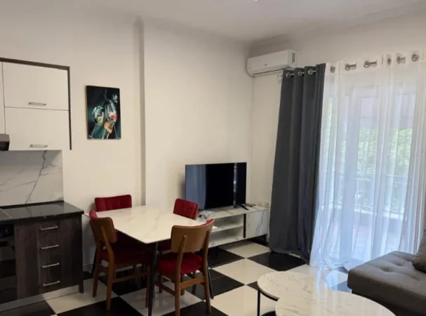 Tirane, jepet me qera apartament 1+1 Kati 2, 70 m² 600 € (Xhamlliku)