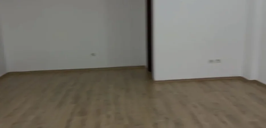 Tirane, jepet me qera ambjent biznesi Kati 1, 55 m² 500 € (Rruga e Kavajës)