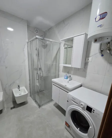 Tirane, jepet me qera apartament 2+1 Kati 5, 105 m² 800 € (Rruga e Kosovareve)