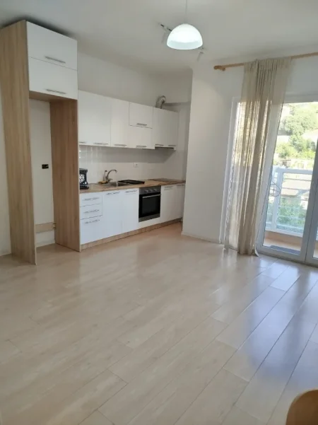 Tirane, shitet apartament 1+1+Aneks+Ballkon Kati 4, 52 m² 79.500 € (Rruga Llazi Miho)