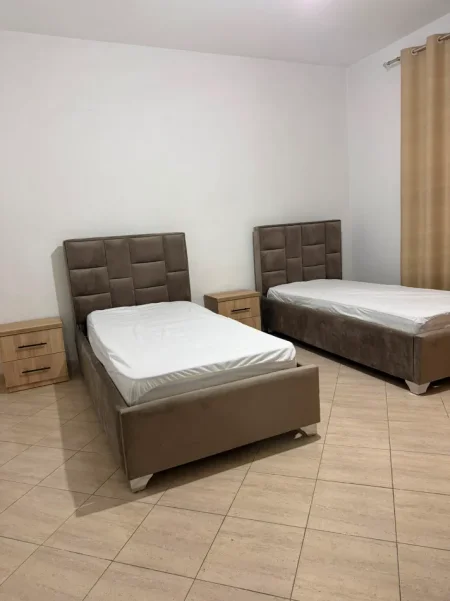 Tirane, jepet me qera apartament 1+1 , 400 € (Astir)