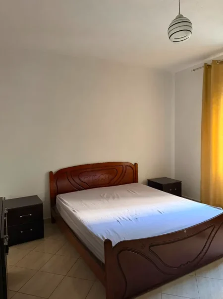 Tirane, jepet me qera apartament 1+1 , 400 € (Astir)