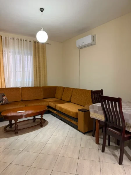 Tirane, jepet me qera apartament 1+1 , 400 € (Astir)