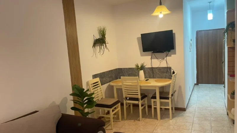 Tirane, jepet me qera apartament 1+1 Kati 4, 50 m² 450 € (Him kol)