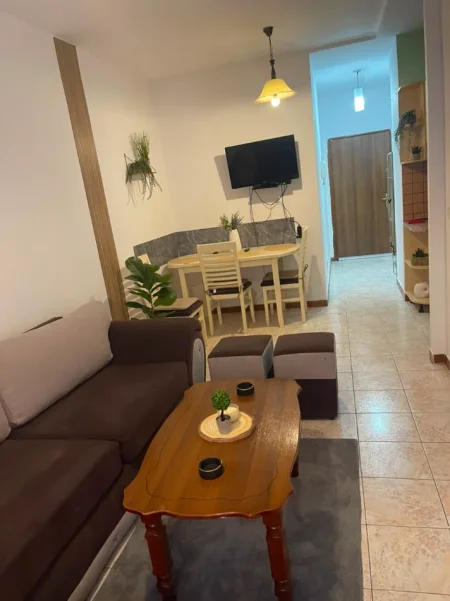 Tirane, jepet me qera apartament 1+1 Kati 4, 50 m² 450 € (Him kol)