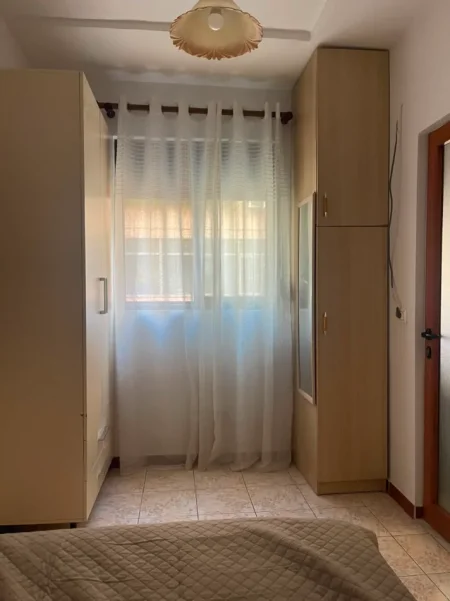 Tirane, jepet me qera apartament 1+1 Kati 4, 50 m² 450 € (Him kol)