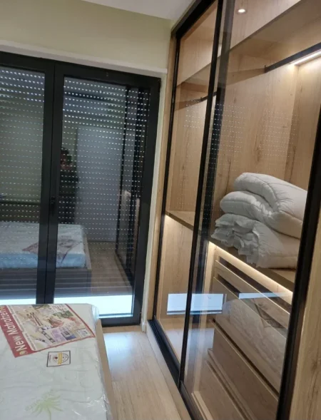 Tirane, jepet me qera apartament 1+1+Ballkon Kati 4, 60 m² 650 € (Karl gega)