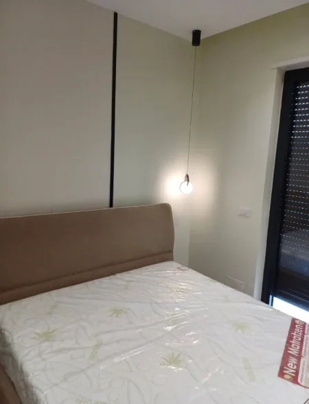 Tirane, jepet me qera apartament 1+1+Ballkon Kati 4, 60 m² 650 € (Karl gega)