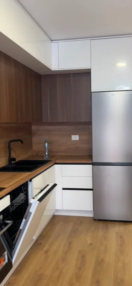 Tirane, jepet me qera apartament 2+1 Kati 3, 80 m² 600 € (Rruga Ali Demi)