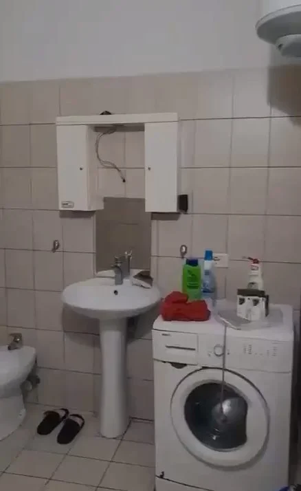 Tirane, jepet me qera apartament 2+1 Kati 2, 115 m² 400 € (Fresku)
