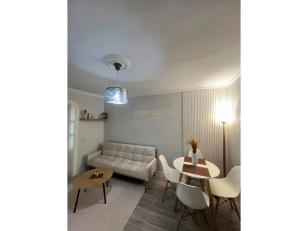 Tirane, jepet me qera apartament 1+1 Kati 4, 60 m² 500 € (marteniteti i ri)