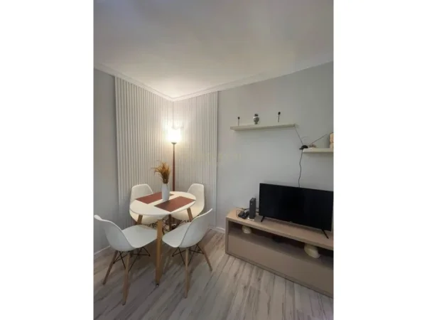 Tirane, jepet me qera apartament 1+1 Kati 4, 60 m² 500 € (marteniteti i ri)