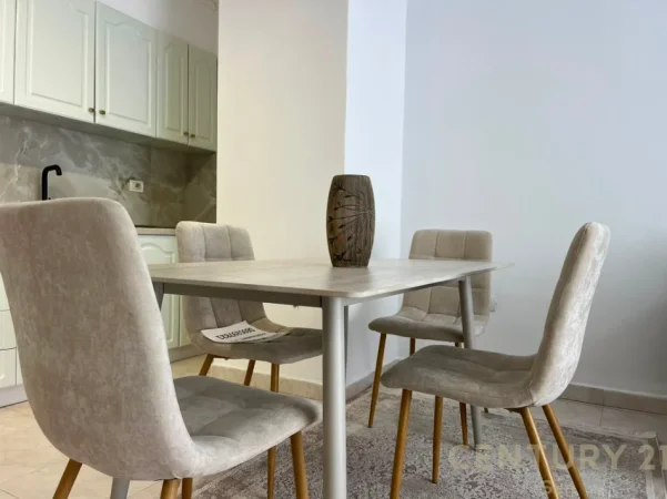 Tirane, jepet me qera apartament 2+1 Kati 1, 92 m² 590 € (Astir)