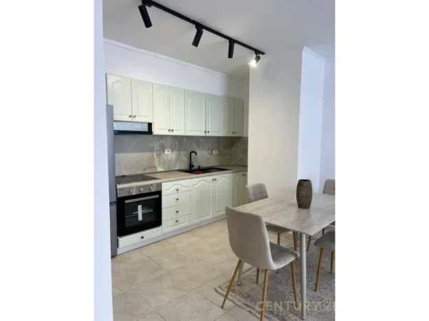 Tirane, jepet me qera apartament 2+1 Kati 1, 92 m² 590 € (Astir)