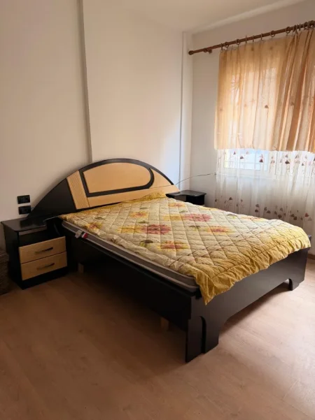 Tirane, jepet me qera apartament 3+1+Aneks+Ballkon Kati 2, 140 m² 700 € (astir)