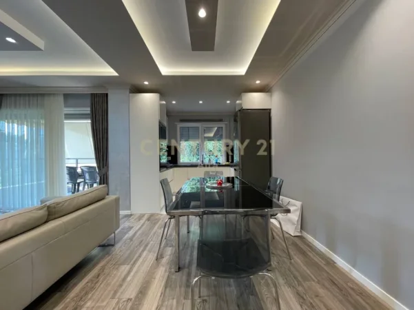 Tirane, jepet me qera apartament 1+1+Ballkon Kati 1, 80 m² 900 € (teg)