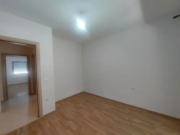 Tirane, jepet me qera apartament 2+1 Kati 5, 90 m² 450 € (Rruga 5 Maji)